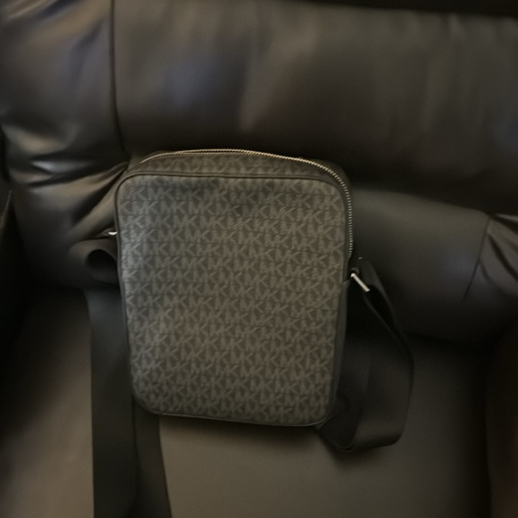 MK Bag - Picture 2 of 2